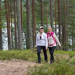 Kaira, Kahden Makuuhuoneen Kelomoekki, Lukuisten Polkujen, Polkupyoeraereitin Sekae Kalaisan Tunturilammen Vieressae