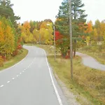 Kaira, Kahden Makuuhuoneen Kelomoekki, Lukuisten Polkujen, Polkupyoeraereitin Sekae Kalaisan Tunturilammen Vieressae