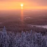 Kaira, Kahden Makuuhuoneen Kelomoekki, Lukuisten Polkujen, Polkupyoeraereitin Sekae Kalaisan Tunturilammen Vieressae * Syote
