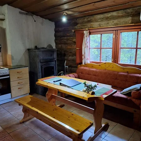 Kaira 27, Kahden Makuuhuoneen Kelomoekki Syoetteellae, Valaistun Ladun Vieressae Syöte