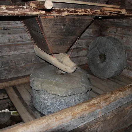 度假居 Kaira 27, Kahden Makuuhuoneen Kelomoekki Syoetteellae, Valaistun Ladun Vieressae *