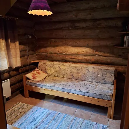 Kaira 27, Kahden Makuuhuoneen Kelomoekki Syoetteellae, Valaistun Ladun Vieressae *