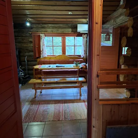 Semesterbostad Kaira 27, Kahden Makuuhuoneen Kelomoekki Syoetteellae, Valaistun Ladun Vieressae *