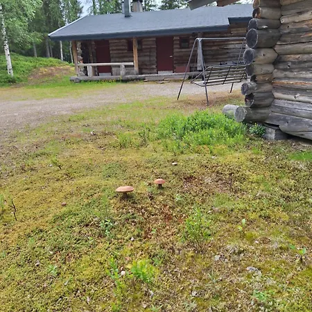 別荘 Kaira, Kahden Makuuhuoneen Kelomoekki, Lukuisten Polkujen, Polkupyoeraereitin Sekae Kalaisan Tunturilammen Vieressae *