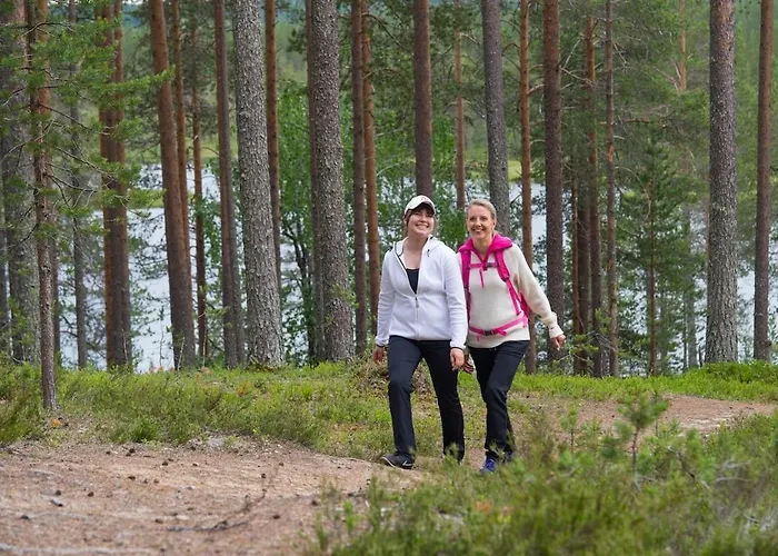 Kaira 27, Kahden Makuuhuoneen Kelomoekki Syoetteellae, Valaistun Ladun Vieressae