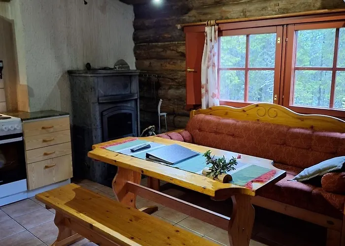 Kaira 27, Kahden Makuuhuoneen Kelomoekki Syoetteellae, Valaistun Ladun Vieressae Сиоте