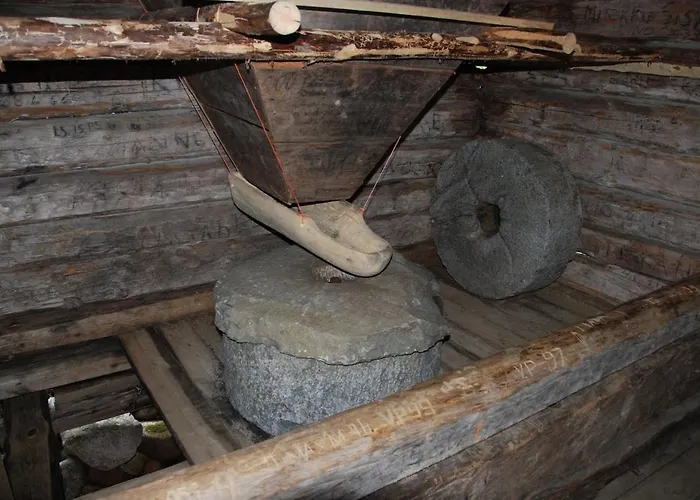 Дом отдыха Kaira 27, Kahden Makuuhuoneen Kelomoekki Syoetteellae, Valaistun Ladun Vieressae *