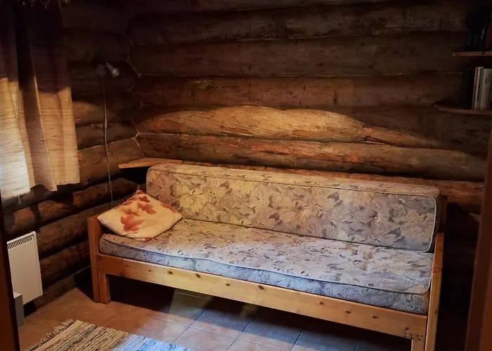 Kaira 27, Kahden Makuuhuoneen Kelomoekki Syoetteellae, Valaistun Ladun Vieressae *